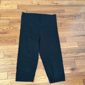 Black Victoria Secret cropped right at the knee leggings